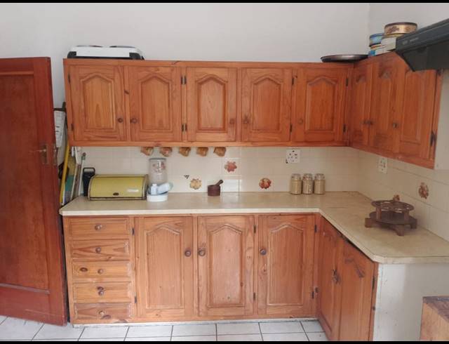 OFFICE FOR SALE IN TOWN HILL